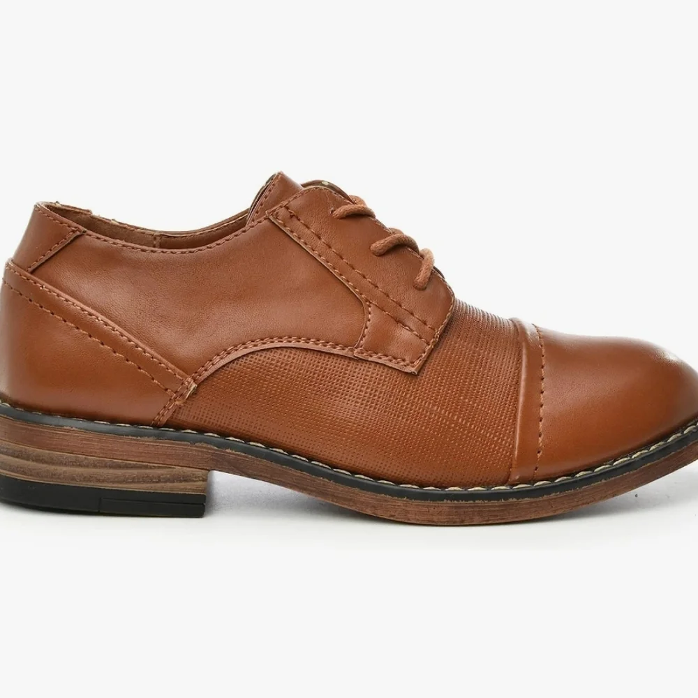 Brand new Tahari  boys *Folley* Lace up Oxford Shoes. New with No Box.